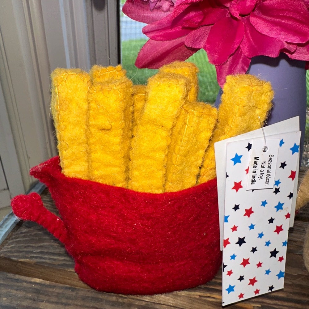 Hot Dog French Fries Holding Hands NWT Patriotic/ Summer/ Bbq Decor - Picture 5 of 6